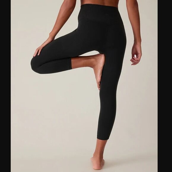 Athleta Ultimate Stash Pocket Black Capri - Picture 10 of 10